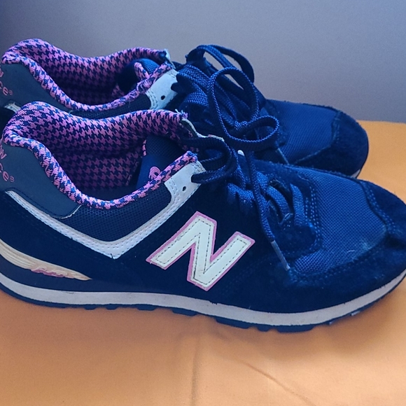 new balance athletic shoes womens